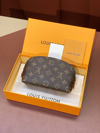 Louis Vuitton Pouch size 19x12x6 cm