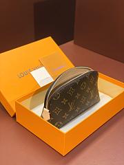 Louis Vuitton Pouch size 19x12x6 cm - 4