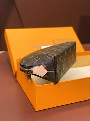 Louis Vuitton Pouch size 19x12x6 cm - 3