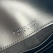 Bottega Veneta Baby Liberta black size 24x15.5x5cm - 2