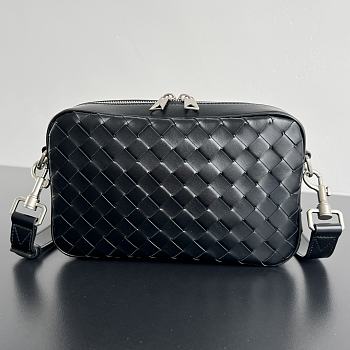 Bottega Veneta Intrecciato small camera bag black size 24.5x15x6cm
