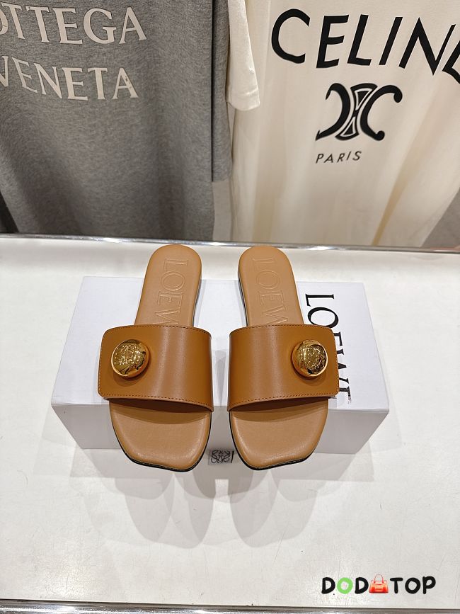 Loewe Pebble slide in soft calfskin brown - 1