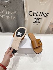 Loewe Pebble slide in soft calfskin brown - 2