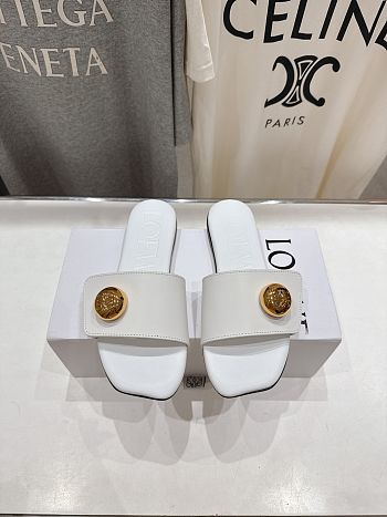 Loewe Pebble slide in soft calfskin white
