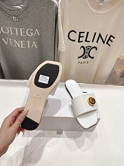 Loewe Pebble slide in soft calfskin white - 3