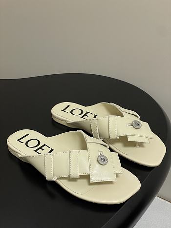 LOEWE Toy Panta Toe Post white sandals