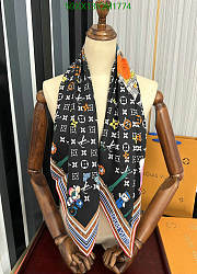 LV Scarf 34 - 3