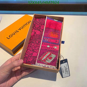 LV Scarf 44