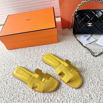 Hermès Oasis yellow sandals