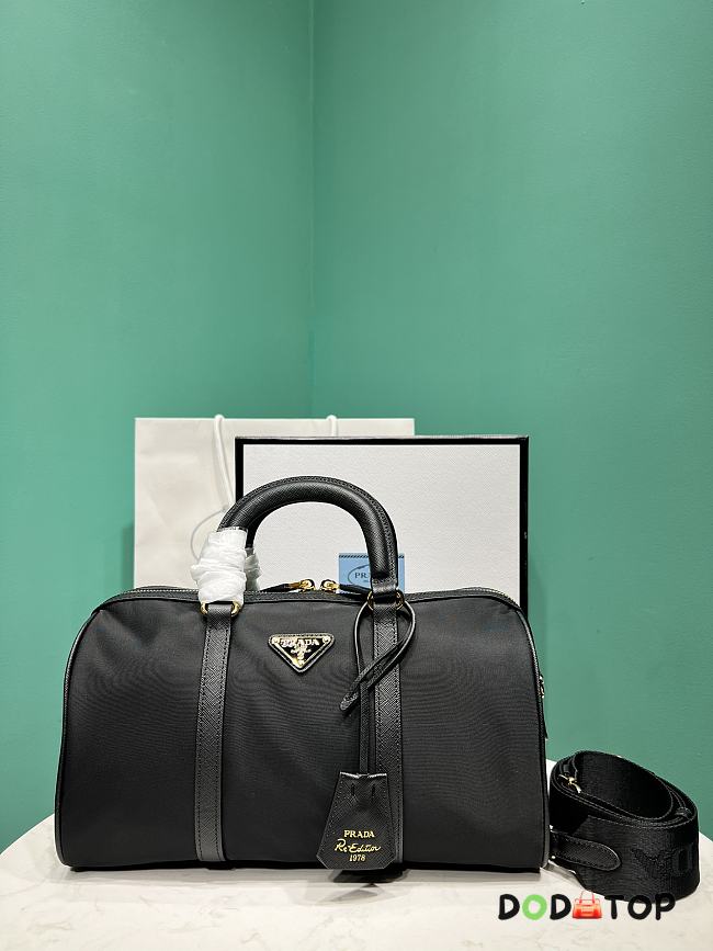 Prada Re-Edition 1978 black bag size 31x17x16cm - 1
