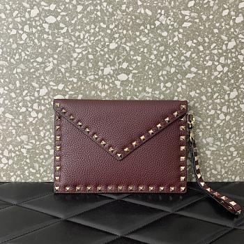Valentino Garavani Rockstud Envelope Clutch Bag red size 23x16x1cm