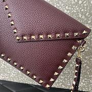 Valentino Garavani Rockstud Envelope Clutch Bag red size 23x16x1cm - 5