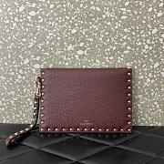 Valentino Garavani Rockstud Envelope Clutch Bag red size 23x16x1cm - 4