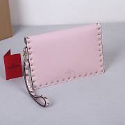 Valentino Garavani Rockstud Envelope Clutch Bag pink size 23x16x1cm - 2