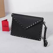 Valentino Garavani Rockstud Envelope Clutch Bag black size 23x16x1cm - 1