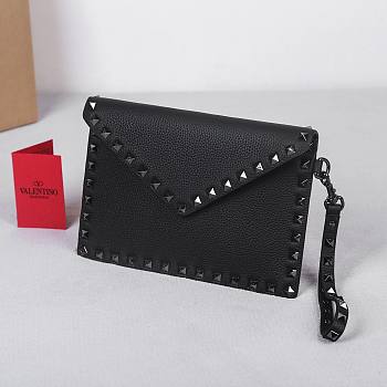 Valentino Garavani Rockstud Envelope Clutch Bag black size 23x16x1cm
