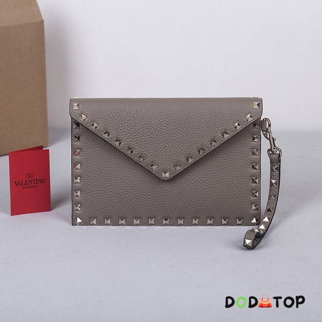 Valentino Garavani Rockstud Envelope Clutch Bag gray size 23x16x1cm - 1