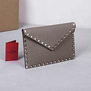 Valentino Garavani Rockstud Envelope Clutch Bag gray size 23x16x1cm - 3