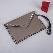 Valentino Garavani Rockstud Envelope Clutch Bag gray size 23x16x1cm - 4