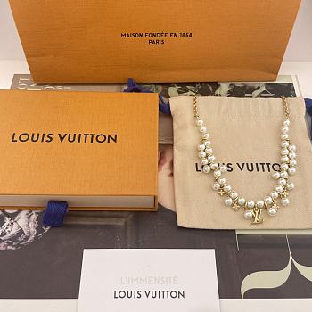 LV necklace gold and pearls - 04