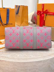 Louis Vuitton Keepall Bandoulière 35 pink bag size 35x21x16 cm - 3