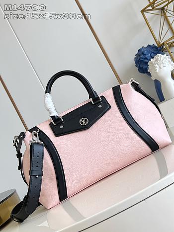 Louis Vuitton Baby pink bag size  15 x 15 x 38cm