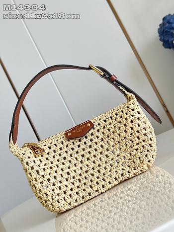Louis Vuitton M14304 Hills Pochette size bag 11x6x18cm