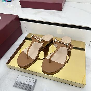 Women's thong sandal with Horsebit brown