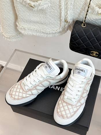 Chanel sneaker Logo
