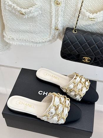 Chanel Slide logo white - 01