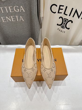 Louis Vuitton Gala Pump beige
