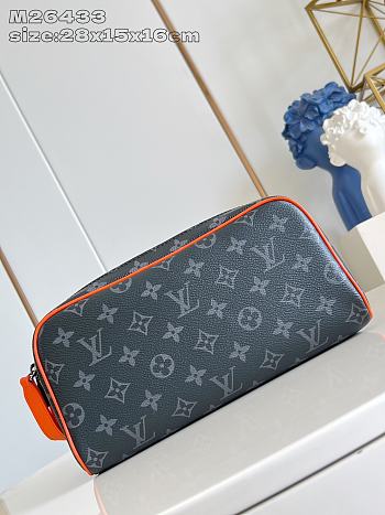 Louis Vuitton M26433 Dopp Kit bag size 28 x 15 x 16.5 cm