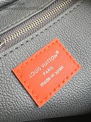 Louis Vuitton M26433 Dopp Kit bag size 28 x 15 x 16.5 cm - 6