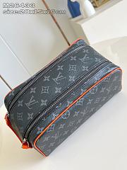 Louis Vuitton M26433 Dopp Kit bag size 28 x 15 x 16.5 cm - 2