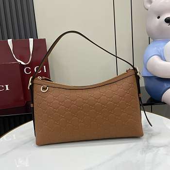 GG Emblem medium shoulder bag size 30x19x10cm