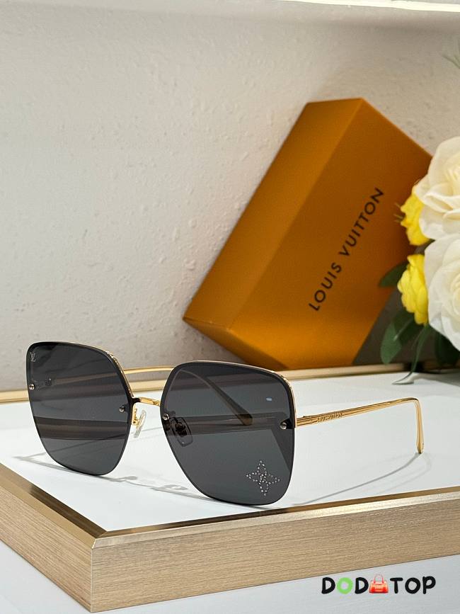 LV Sunglasses 30 - 1
