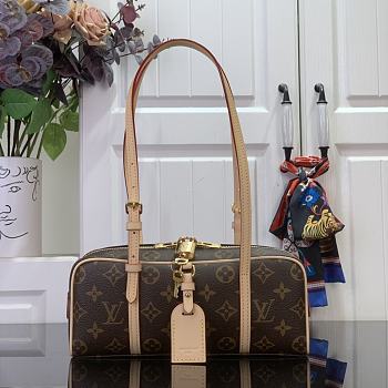 Louis vuitton Hang On bag size 11.5 x 6.5 x 26cm