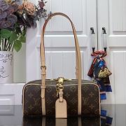 Louis vuitton Hang On bag size 11.5 x 6.5 x 26cm - 4
