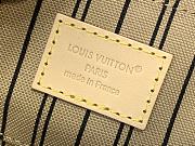Louis vuitton Hang On bag size 11.5 x 6.5 x 26cm - 2
