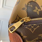 Louis Vuitton bumbag size 15 x 8 x 30cm - 5