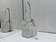 Dior D-Motion white bag size 23 x 24 x 13cm - 4