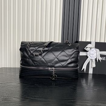 Chanel Vintage black bag size 36X24X12 cm