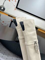 Givenchy Cuissardes En Cuir Shark Lock boots white - 2