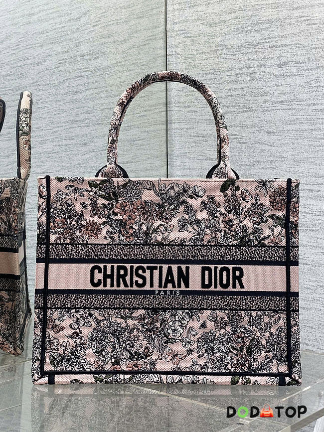 Dior Lucky Medium Dior Book Tote bag size  36 x 27.5 x 16.5 cm - 1