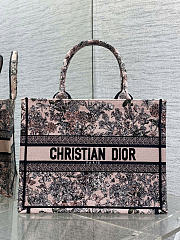 Dior Lucky Medium Dior Book Tote bag size  36 x 27.5 x 16.5 cm - 1