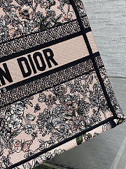 Dior Lucky Medium Dior Book Tote bag size  36 x 27.5 x 16.5 cm - 3