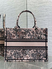 Dior Lucky Medium Dior Book Tote bag size  36 x 27.5 x 16.5 cm - 2