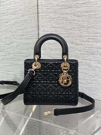 Dior mirco pink bag size 12x10x5cm