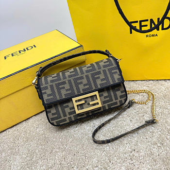 Fendi Baguette brown bag size 19×5×11cm