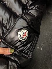 Moncler Hooded black jacket with fur trim - 5